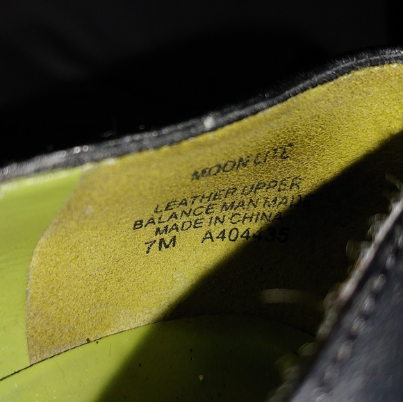 Kenneth Cole Black Leather Heels with Bow - Picture 8 of 8